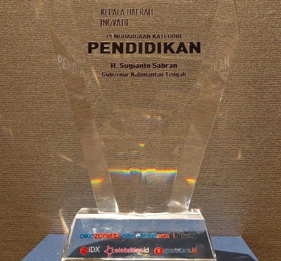 Penghargaan ketegori Bidang Pendidikan dari MNC Portal Indonesia.