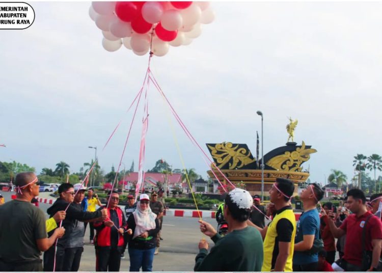 Pelepasan peserta Jalan Sehat di Puruk Cahu, (18/8/2023). Foto : dk