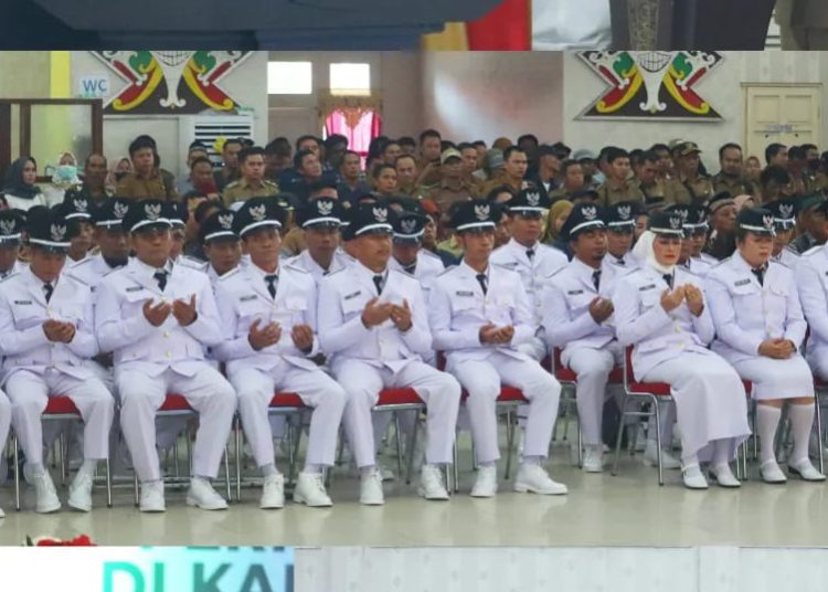 Sejumlah Kepala Desa di Kabupaten Murung Raya dilantik serentak,   periode 2023-2029 Kabupaten Murung Raya, di GPU Tira Tangka Balang, Senin (21/8/2023). Foto : dk